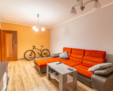 PRIESTRANNÝ 2i 68m2 + LOGGIA na sídlisku ROVEŇ